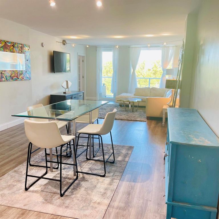 Image 6 of property listing at 3450 S Ocean Boulevard 224, Palm Beach, FL 33480