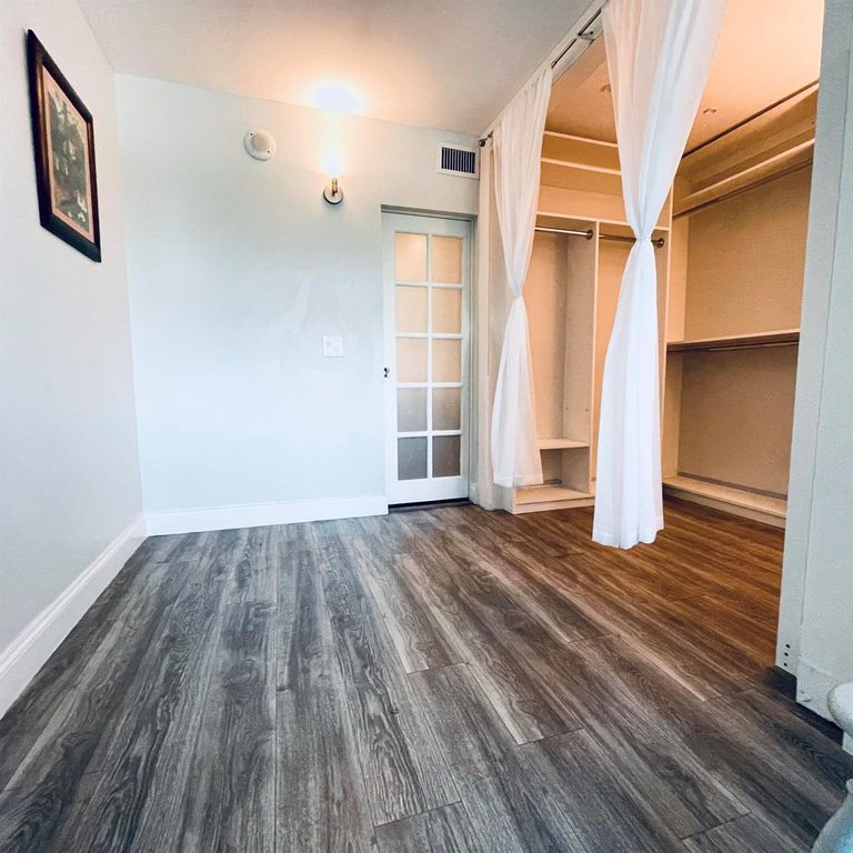 Image 9 of property listing at 3450 S Ocean Boulevard 224, Palm Beach, FL 33480