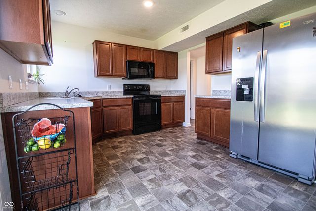 11832 Zander Drive, Indianapolis, IN 46235