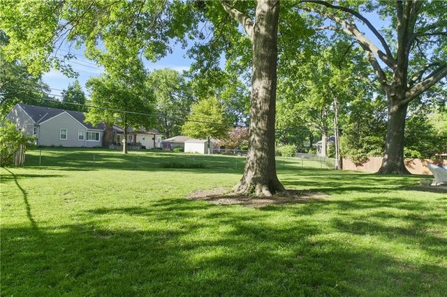 4411 W 97 Street, Overland Park, KS 66207