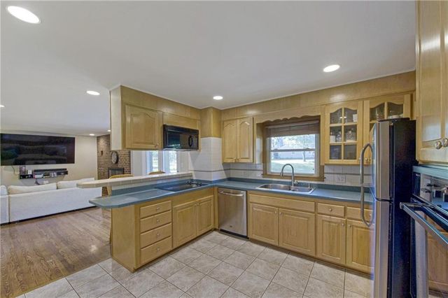 4411 W 97 Street, Overland Park, KS 66207