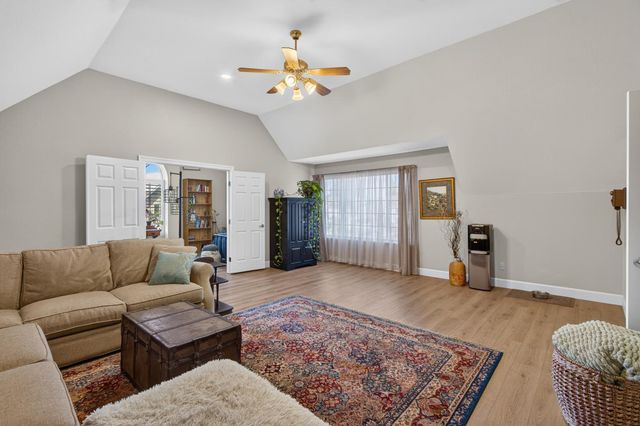 1415 Valley Glen Dr, Roseville, CA 95747