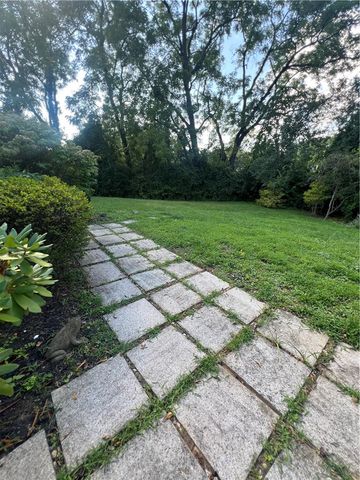 896 Briarstone Road, Bethlehem City, PA 18017