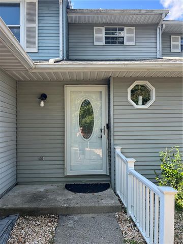 896 Briarstone Road, Bethlehem City, PA 18017