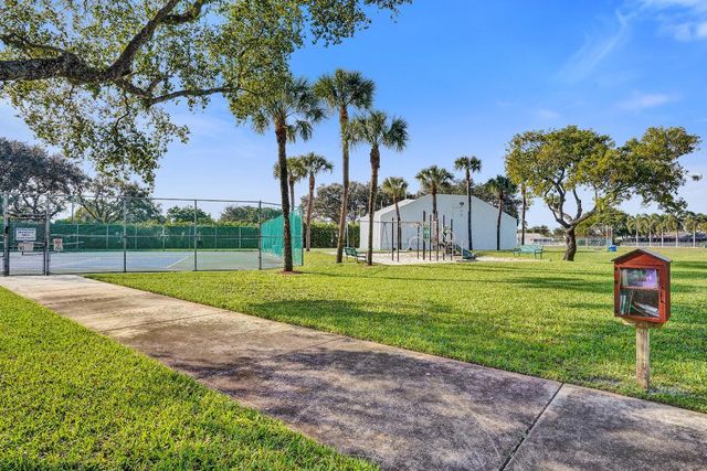 9220 Carma Drive, Boynton Beach, FL 33472
