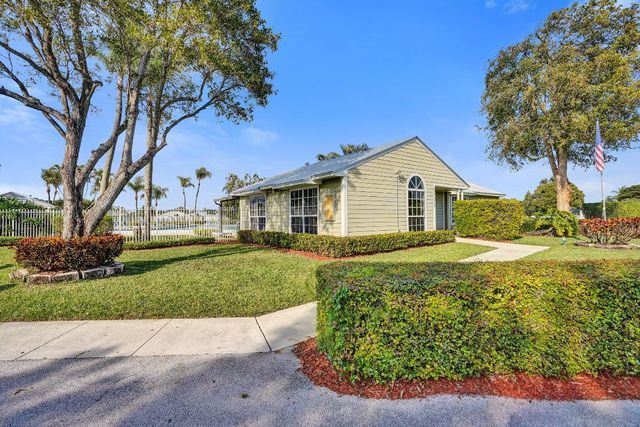 9220 Carma Drive, Boynton Beach, FL 33472