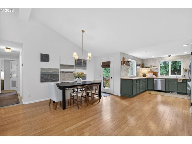 9843 Sw 2ND Ave, Portland, OR 97219