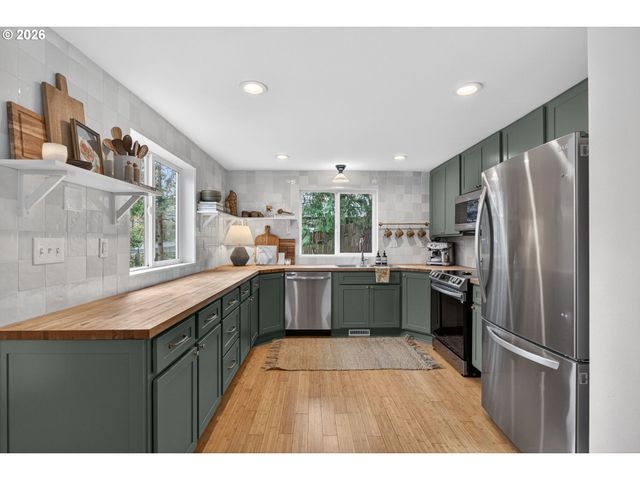 9843 Sw 2ND Ave, Portland, OR 97219