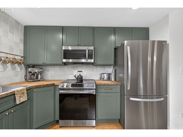 9843 Sw 2ND Ave, Portland, OR 97219