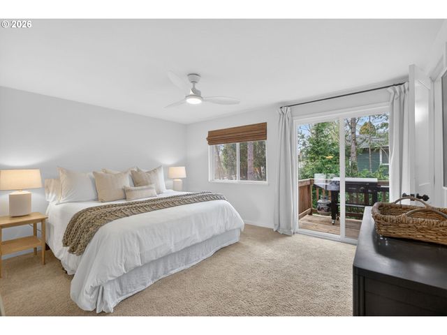 9843 Sw 2ND Ave, Portland, OR 97219