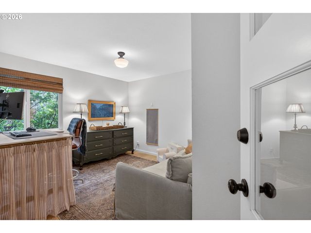 9843 Sw 2ND Ave, Portland, OR 97219