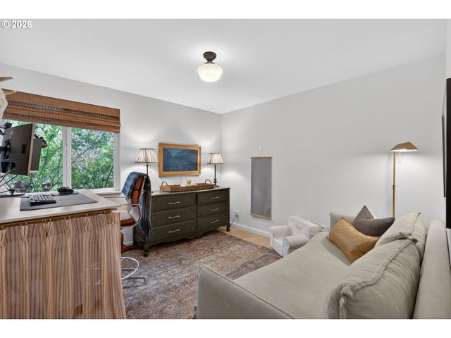 9843 Sw 2ND Ave, Portland, OR 97219