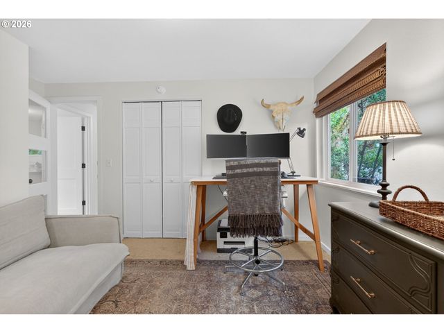 9843 Sw 2ND Ave, Portland, OR 97219