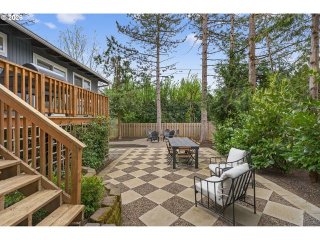 9843 Sw 2ND Ave, Portland, OR 97219