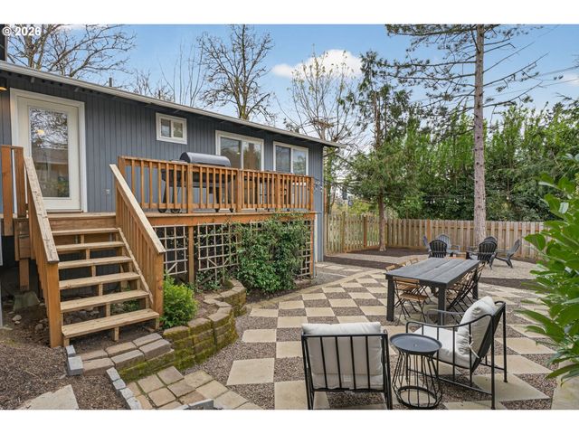 9843 Sw 2ND Ave, Portland, OR 97219