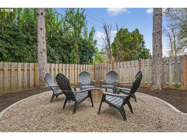 9843 Sw 2ND Ave, Portland, OR 97219