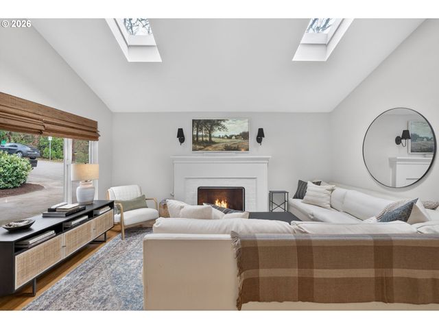 9843 Sw 2ND Ave, Portland, OR 97219