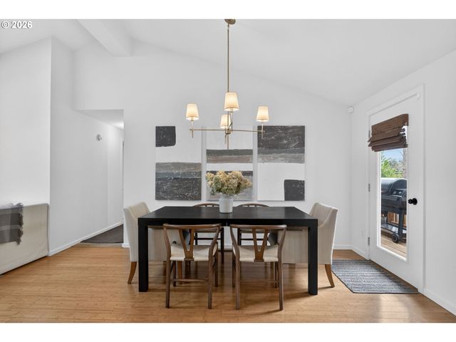 9843 Sw 2ND Ave, Portland, OR 97219