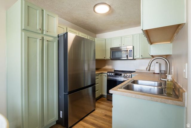12238 S MADISON VIEW DR, Riverton, UT 84065