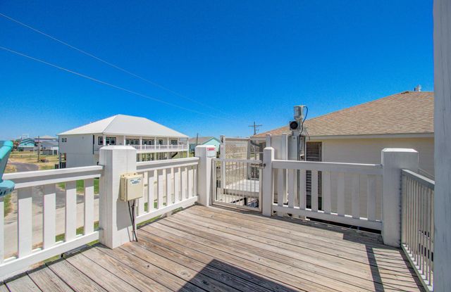 937 S Cove, Crystal Beach, TX 77650
