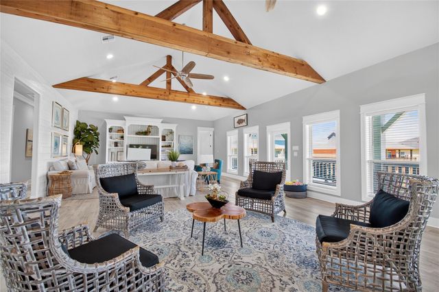 937 S Cove, Crystal Beach, TX 77650