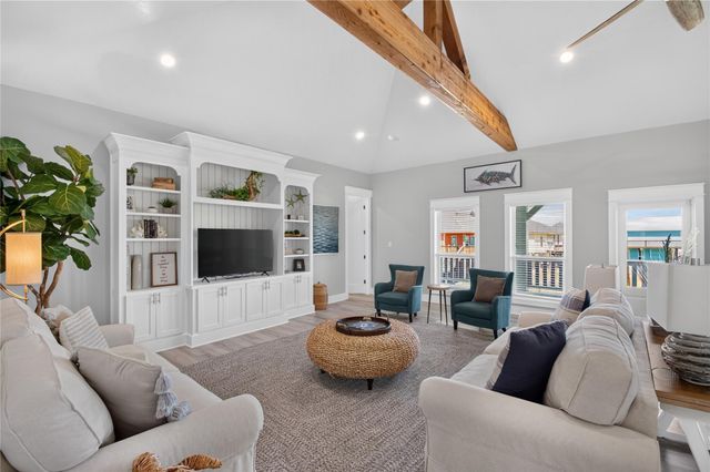 937 S Cove, Crystal Beach, TX 77650