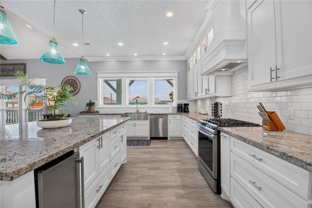 937 S Cove, Crystal Beach, TX 77650