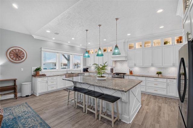 937 S Cove, Crystal Beach, TX 77650