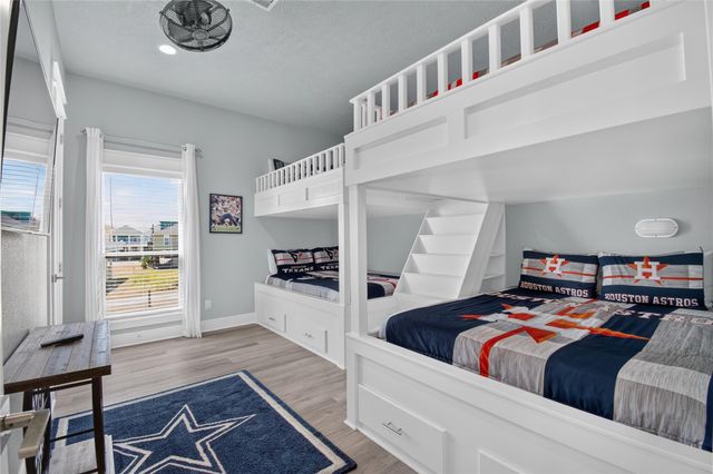 937 S Cove, Crystal Beach, TX 77650