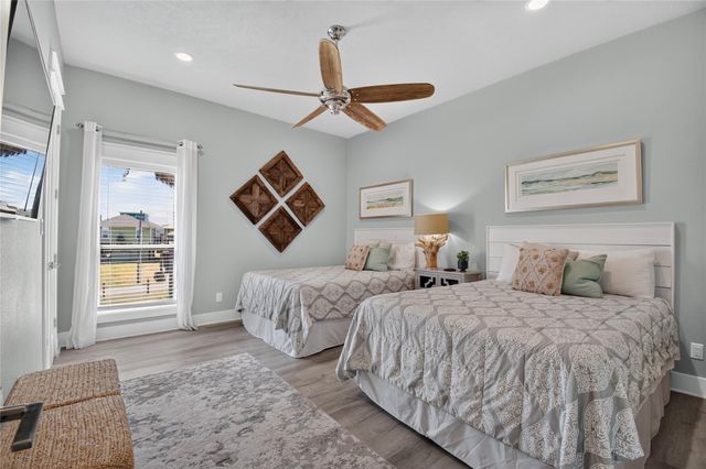 937 S Cove, Crystal Beach, TX 77650