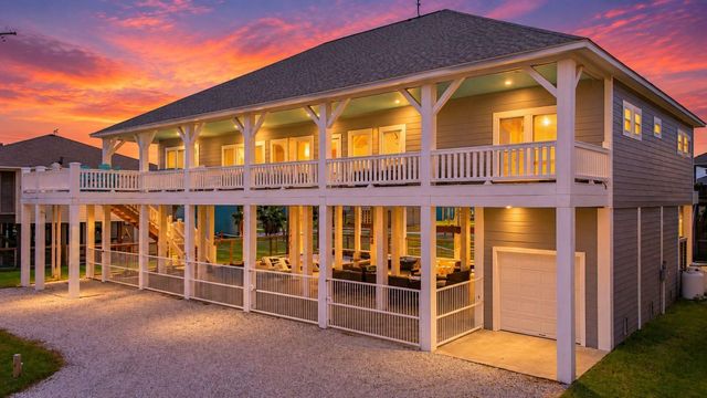 937 S Cove, Crystal Beach, TX 77650