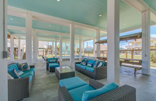 937 S Cove, Crystal Beach, TX 77650