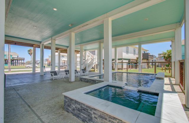 937 S Cove, Crystal Beach, TX 77650