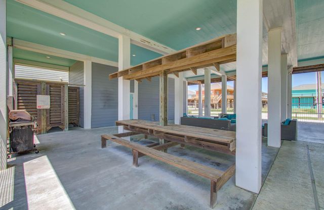937 S Cove, Crystal Beach, TX 77650