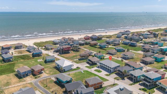 937 S Cove, Crystal Beach, TX 77650