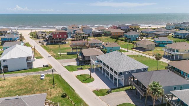 937 S Cove, Crystal Beach, TX 77650