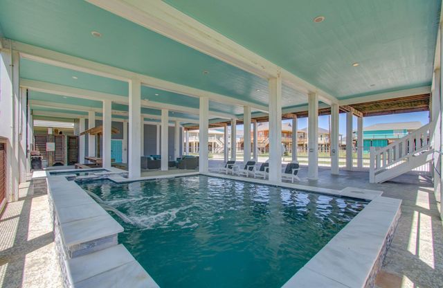 937 S Cove, Crystal Beach, TX 77650
