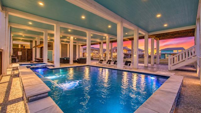 937 S Cove, Crystal Beach, TX 77650