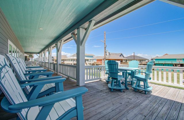 937 S Cove, Crystal Beach, TX 77650