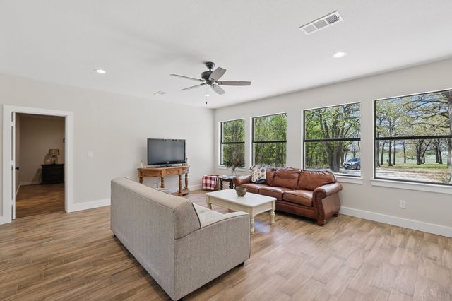 2446 Neely Trail, Valley View, TX 76272