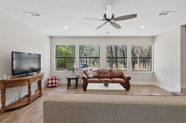 2446 Neely Trail, Valley View, TX 76272