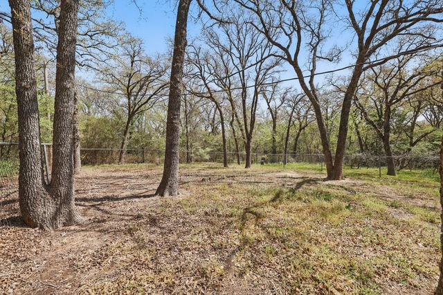 2446 Neely Trail, Valley View, TX 76272
