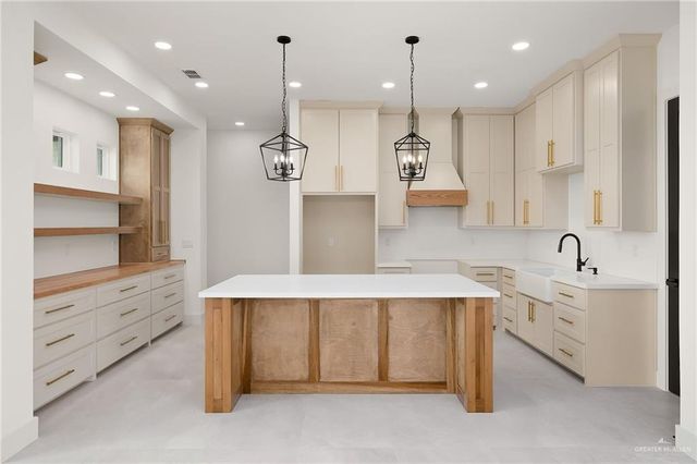 200 Micaela Service Road, Penitas, TX 78576