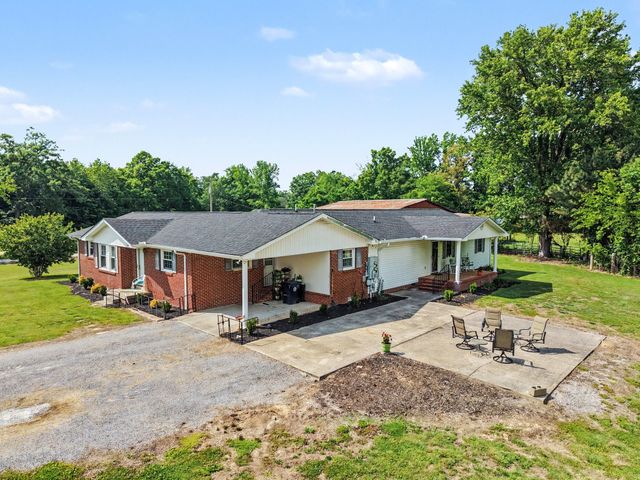524 Elm St, Smithville, TN 37166