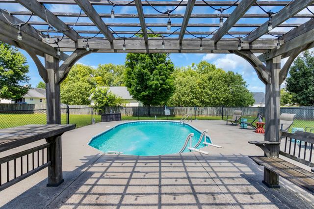 130 Fall Creek Dr, Murfreesboro, TN 37129