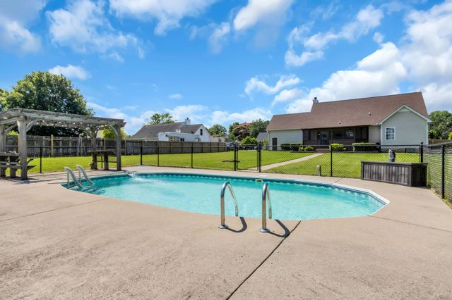 130 Fall Creek Dr, Murfreesboro, TN 37129