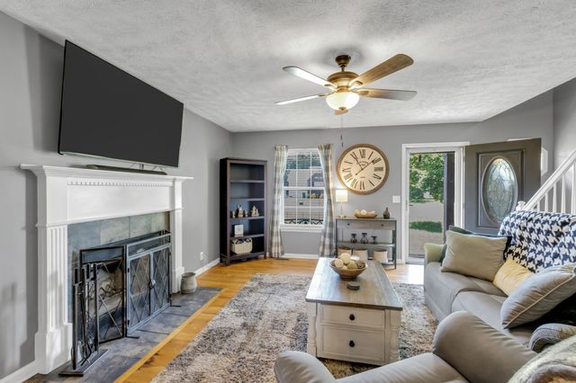 130 Fall Creek Dr, Murfreesboro, TN 37129