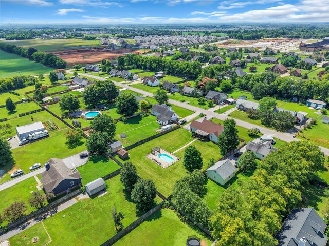130 Fall Creek Dr, Murfreesboro, TN 37129