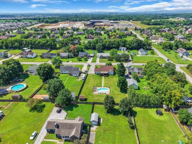 130 Fall Creek Dr, Murfreesboro, TN 37129