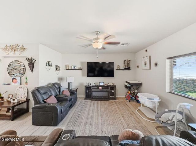 6909 BLACK MESQUITE Drive, El Paso, TX 79934